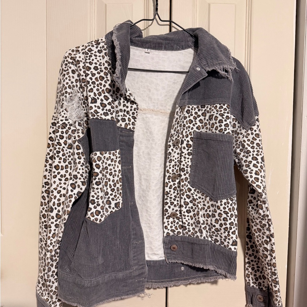 Stylish Gray Leopard Print Jean Jacket